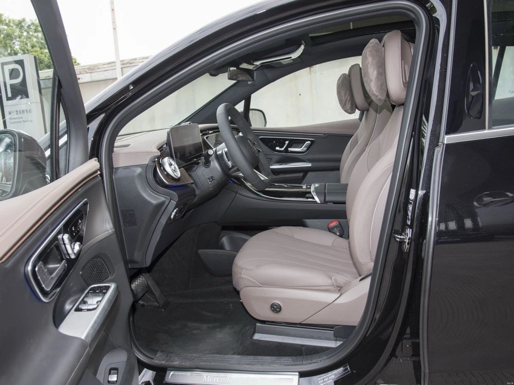 Mercedes-Benz EQE350 interior
