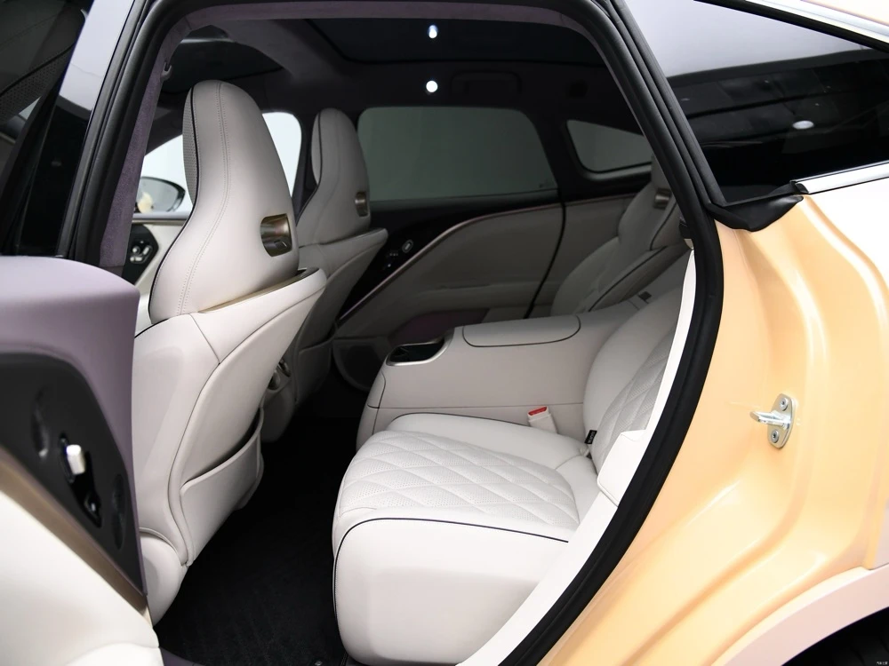 Avatr 11 interior highlights