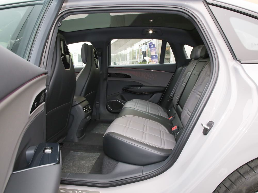 Hongqi EH7 review