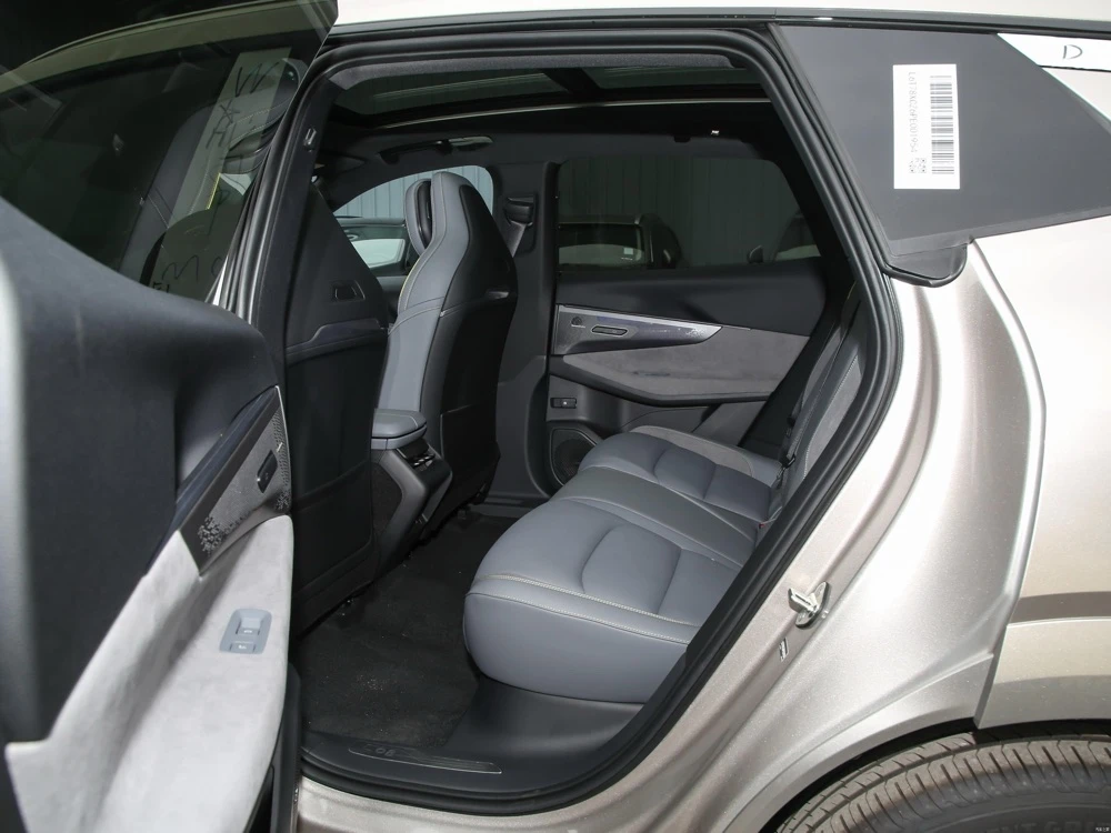 Lynk Co 08 reviews