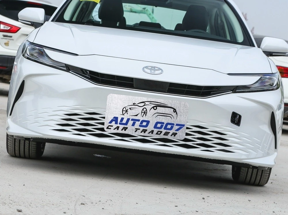 Toyota Camry Hybrid interior design